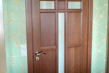 Посмотрите, как смотрятся двери, обработанные нашими материалами. С нашим лаком входные и межкомнатные двери заиграют новыми красками. Создайте уют и комфорт с помощью продукции торговых марок KLEIBERIT, SIRCA и SOPUR. ИП Бобрик подберет для вашего дома материалы, которые учтут особенности древесины и цветового решения вашего дома. Качественная консультация поможет вам выбрать идеальное сочетания цены и качества.